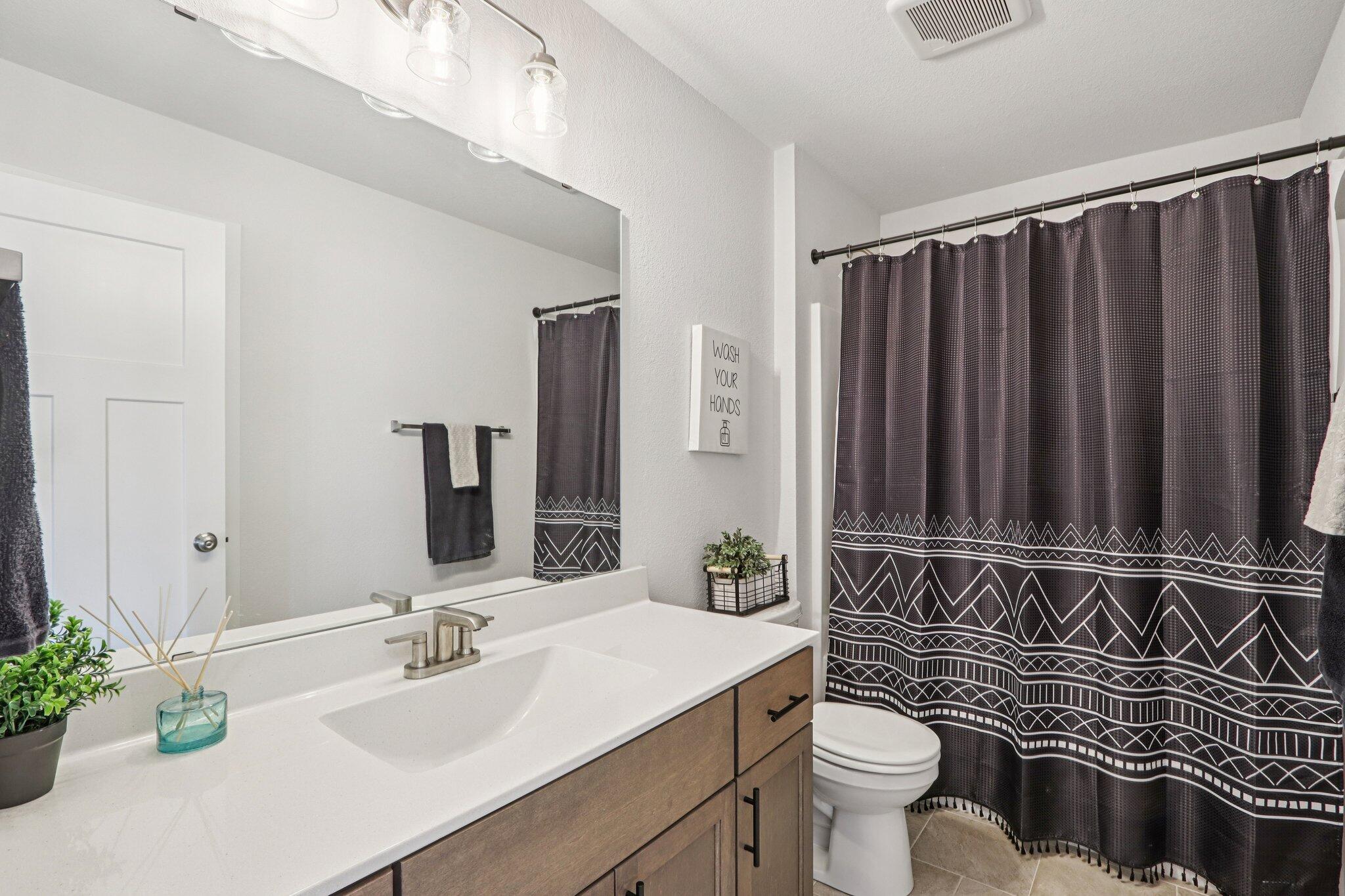 532 Wild Oak Road Hartland, WI 53029 - Photo 30 of 48 2nd Floor Full bath