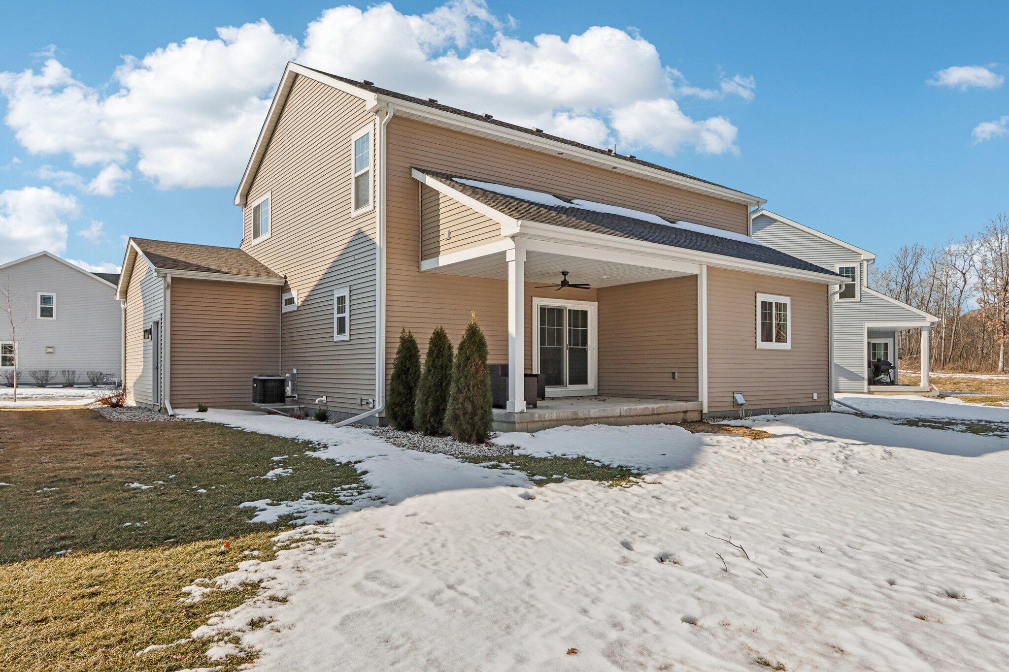 532 Wild Oak Road Hartland, WI 53029 - Photo 41 of 48 Rear