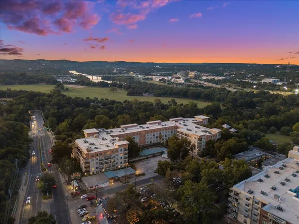 $2,400 | 1900 Barton Springs Road, Unit 5001, Austin, TX 78704