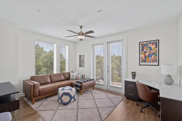 $2,400 | 1900 Barton Springs Road, Unit 5001, Austin, TX 78704