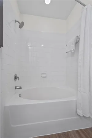 $2,400 | 1900 Barton Springs Road, Unit 5001, Austin, TX 78704