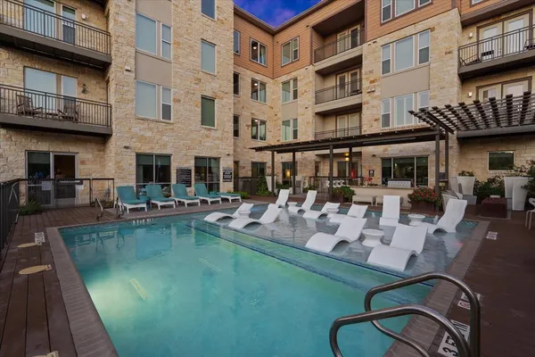 $2,400 | 1900 Barton Springs Road, Unit 5001, Austin, TX 78704