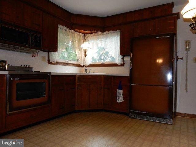 13534 Penn Shop Road Mount Airy, MD 21771 - Photo 7 of 30 Kitchen
