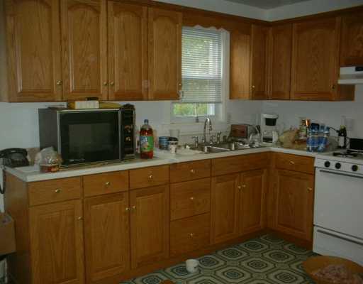 631 New York Avenue Rochester, PA 15074 - Photo 2 of 5 Kitchen.