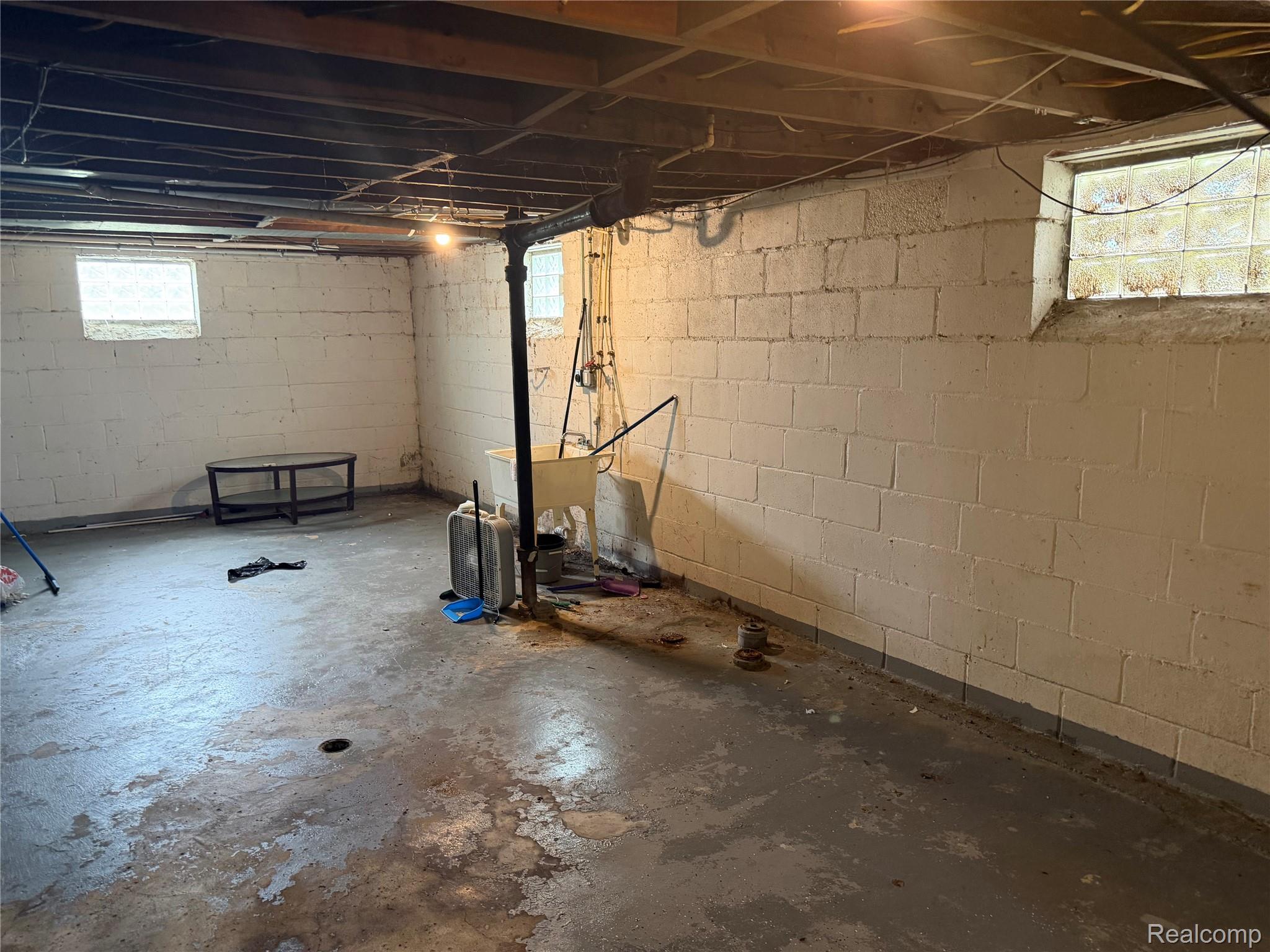 4176 Walnut Street Inkster, MI 48141 - Photo 11 of 11 IMG_0895_b3113c04-ac33-4ebe-bc1f-a3863fc85e9c.jpg