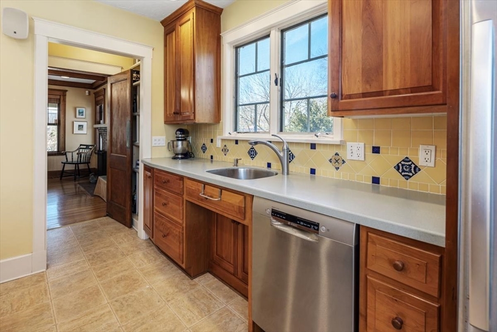 6 Briarfield Road Milton, MA 02186 - Photo 14 of 41 Gallery Image 14