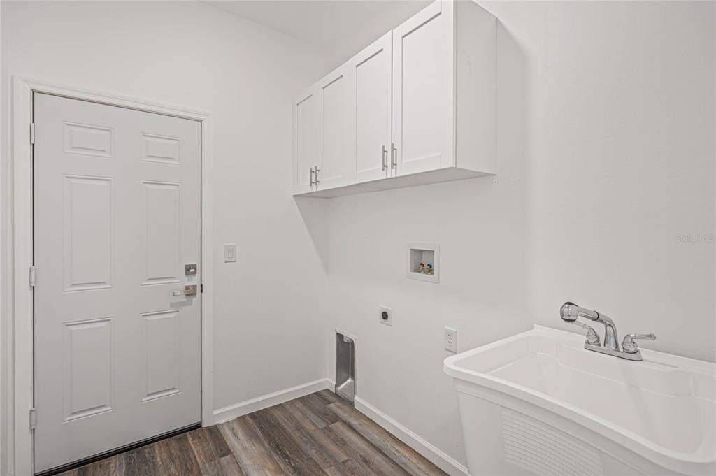 8001 Leonardo Street Sebring, FL 33872 - Photo 16 of 32 a bathroom with a sink and a vanity