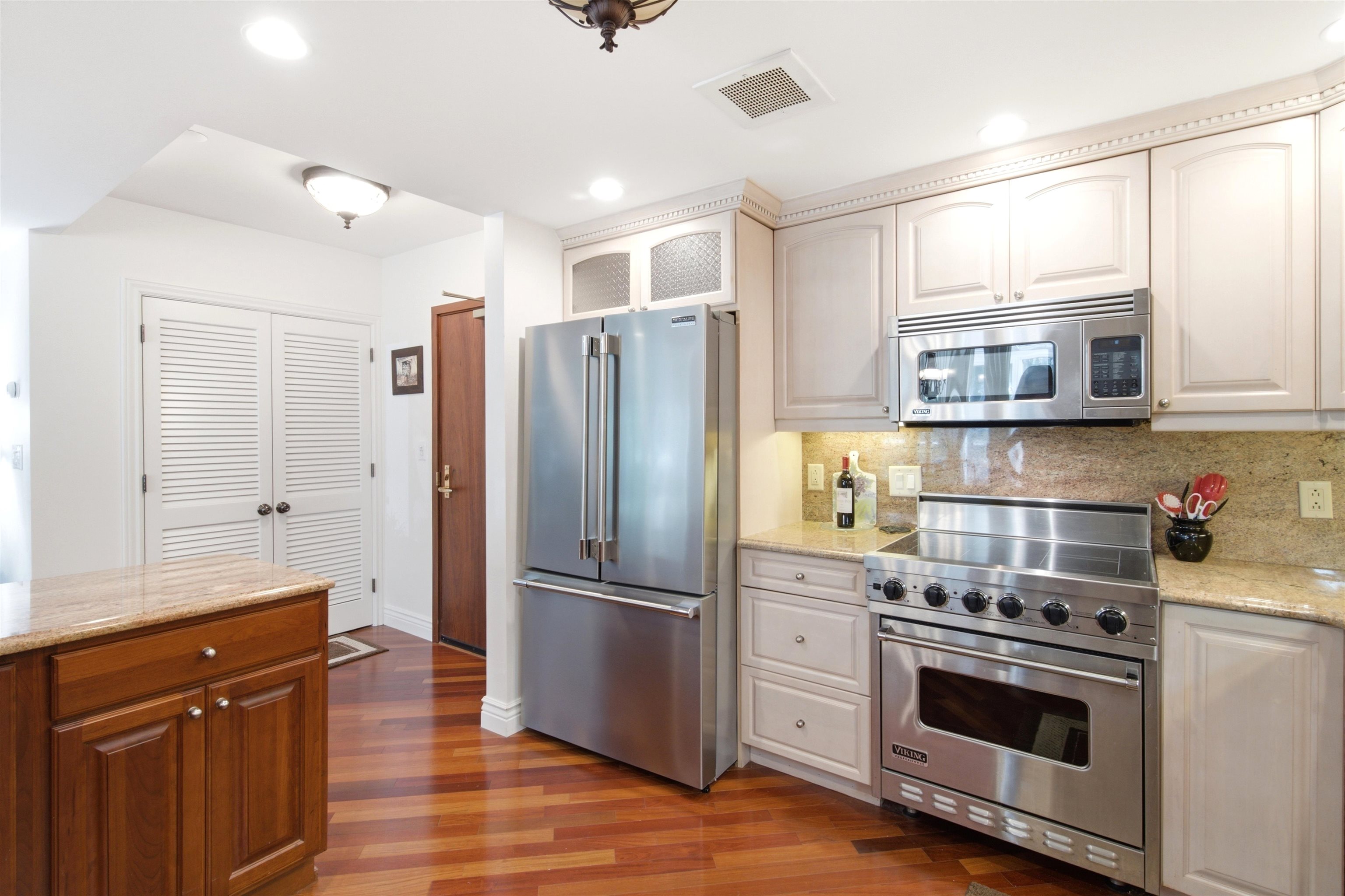 300 River Road, Unit 111 Manchester, NH 03104 - Photo 10 of 38 Gallery Image 10