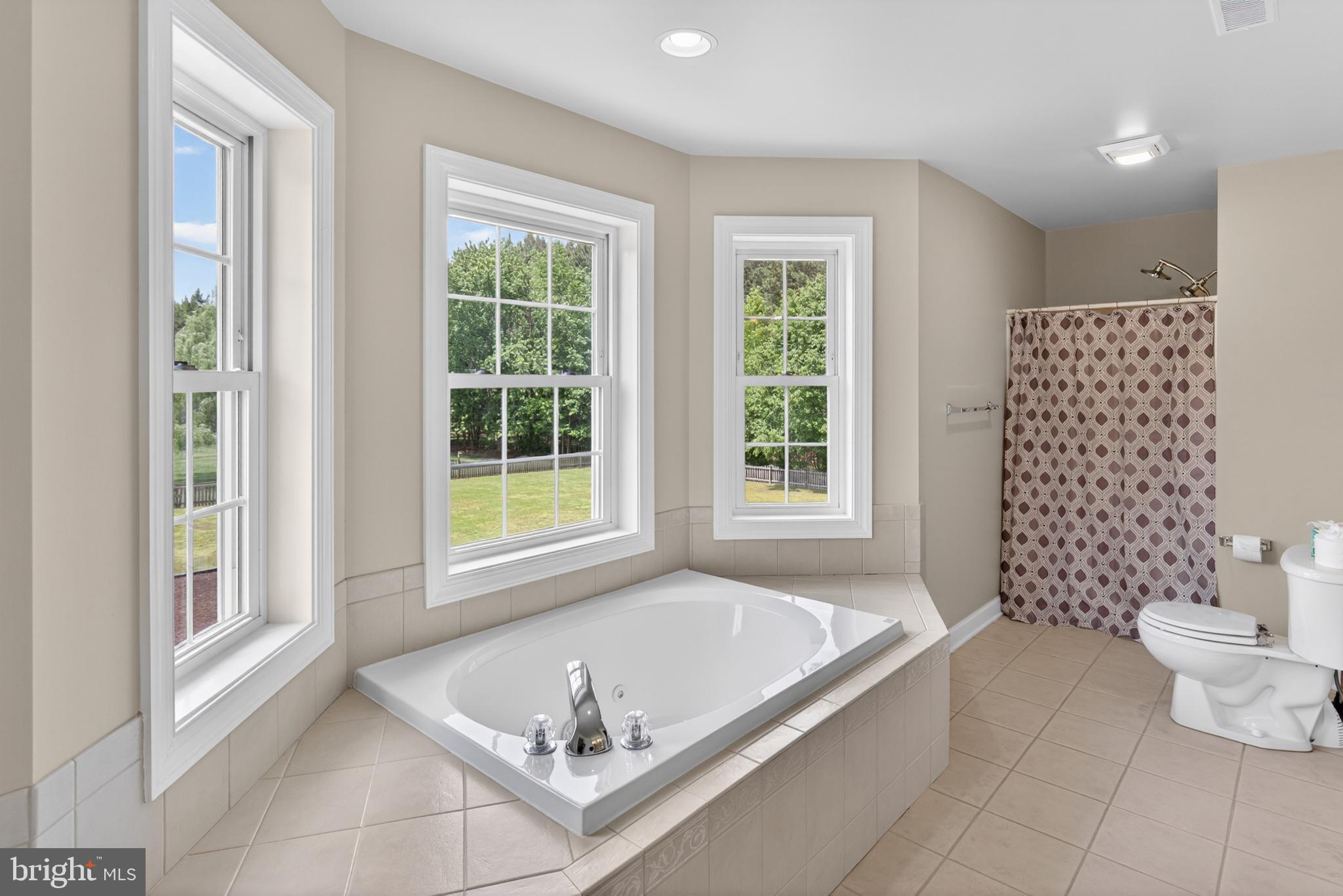 337 Roe Ingleside Road Centreville, MD 21617 - Photo 39 of 56 a bathroom with a bathtub and window