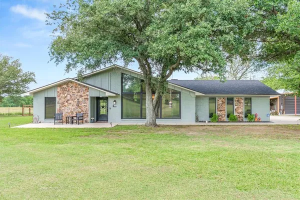 $949,900 | 362 County Road 3404, Wills Point, TX 75169