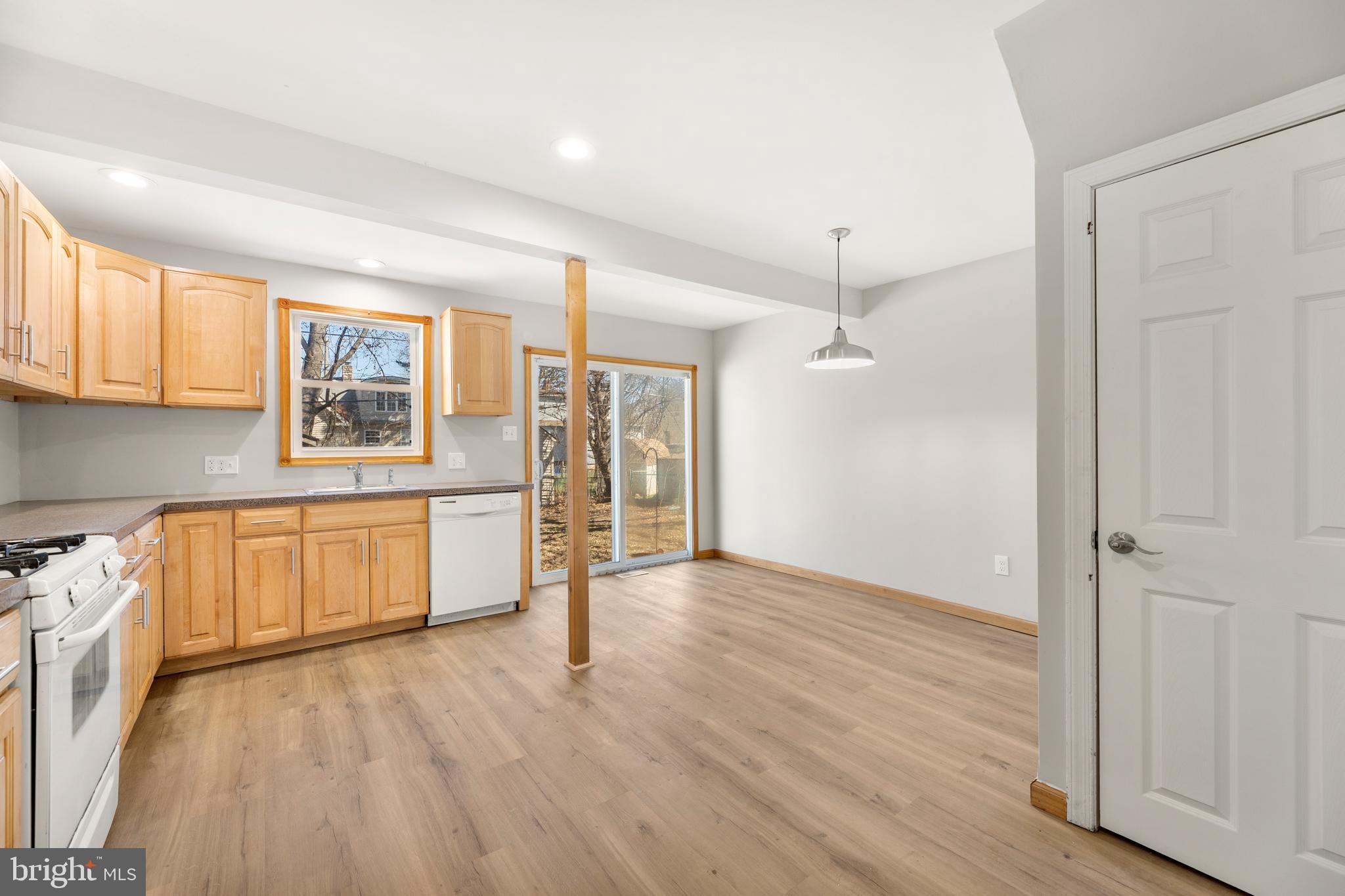 24 Edward Road Hatboro, PA 19040 - Photo 3 of 9