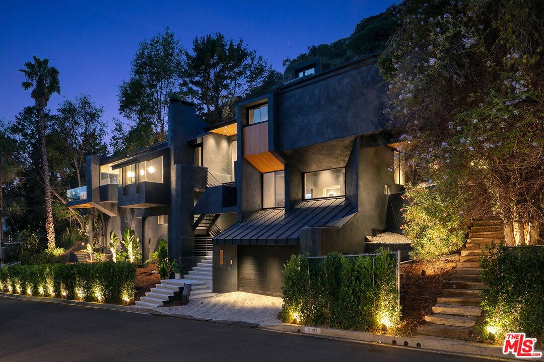 2001 Roscomare Road Los Angeles, CA 90077 - Photo 2 of 62 a front view of a house