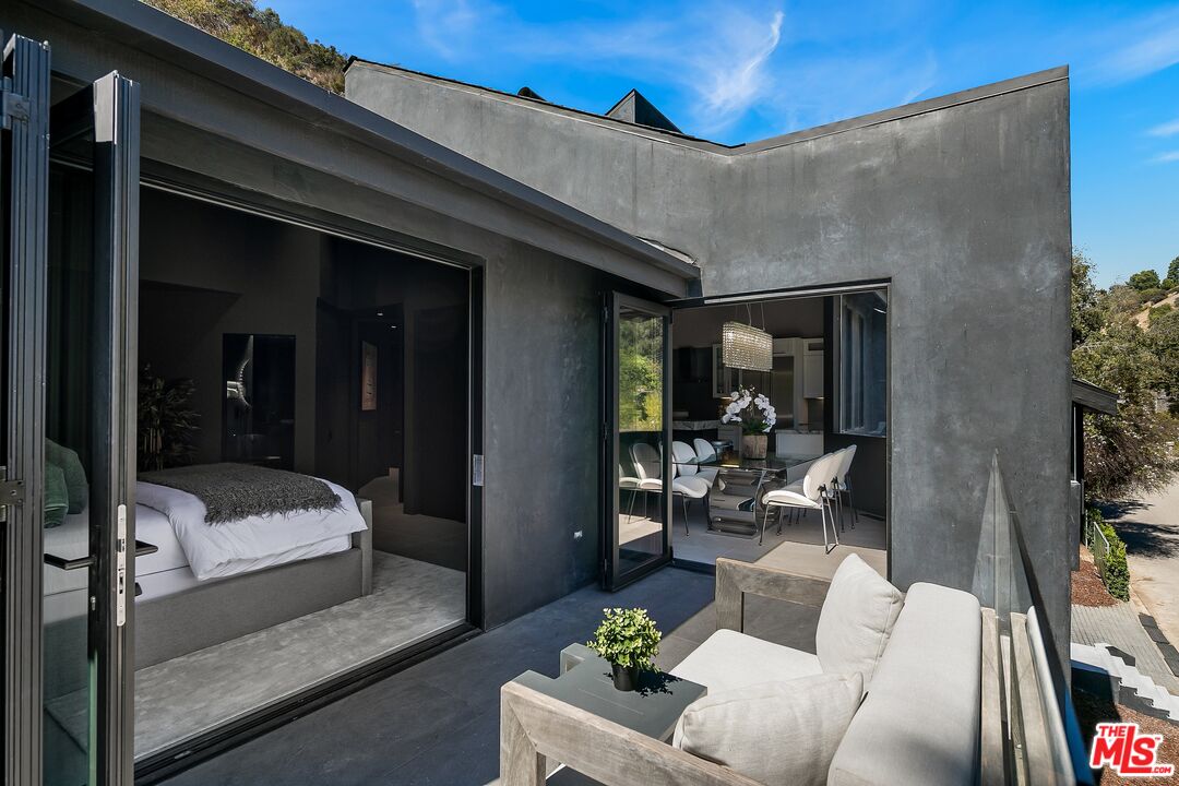 2001 Roscomare Road Los Angeles, CA 90077 - Photo 21 of 62 a living room with furniture and a potted plant
