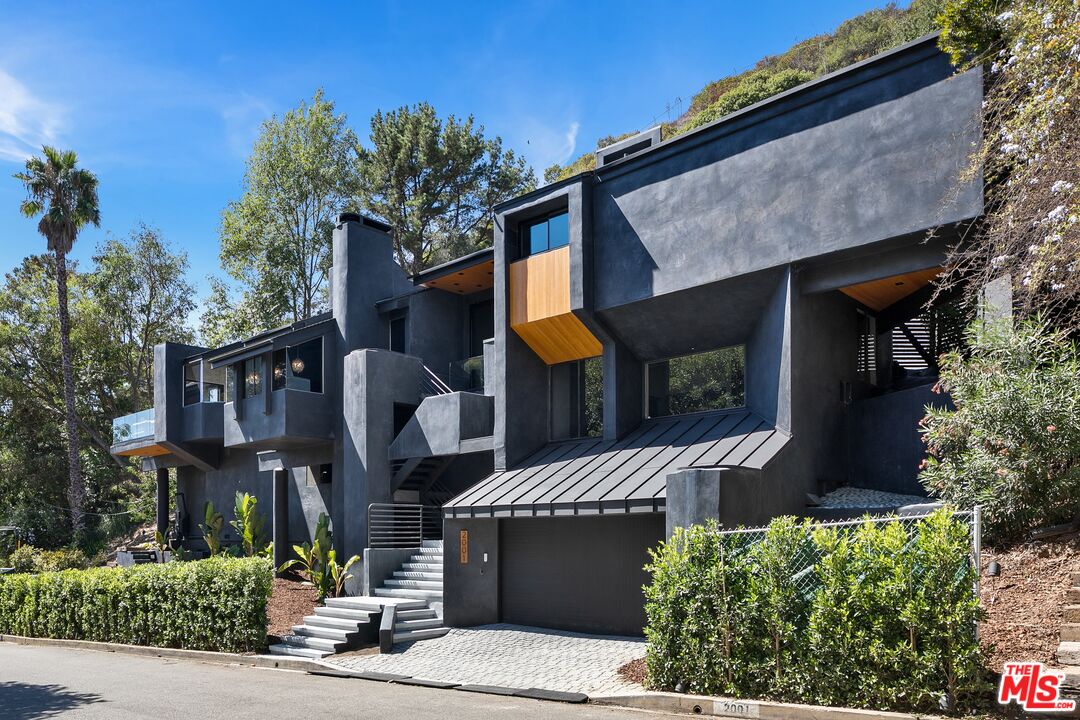 2001 Roscomare Road Los Angeles, CA 90077 - Photo 6 of 62