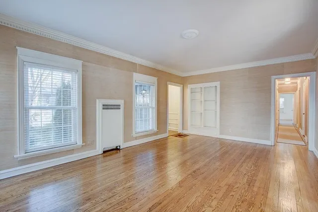 $2,900 | 2225 East Woodstock Place, Milwaukee, WI 53202