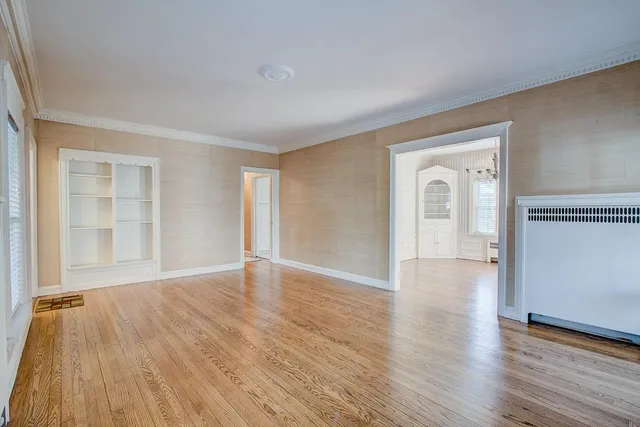 $2,900 | 2225 East Woodstock Place, Milwaukee, WI 53202