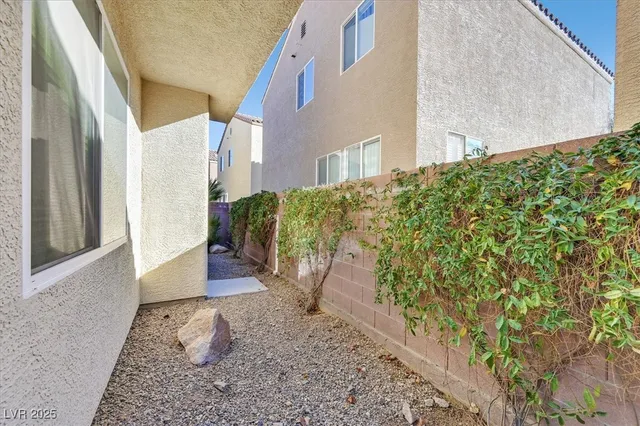 $1,995 | 10635 Seasonable Drive, Las Vegas, NV 89129