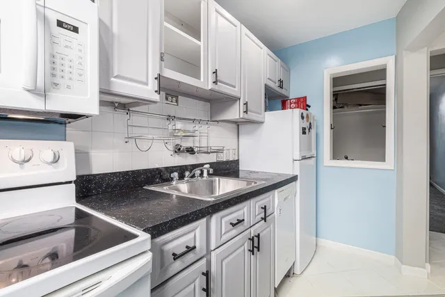 $145,000 | 120 Seward Avenue, Unit 412, Detroit, MI 48202