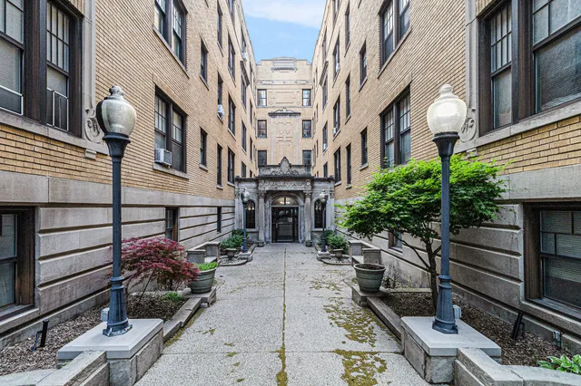 $145,000 | 120 Seward Avenue, Unit 412, Detroit, MI 48202