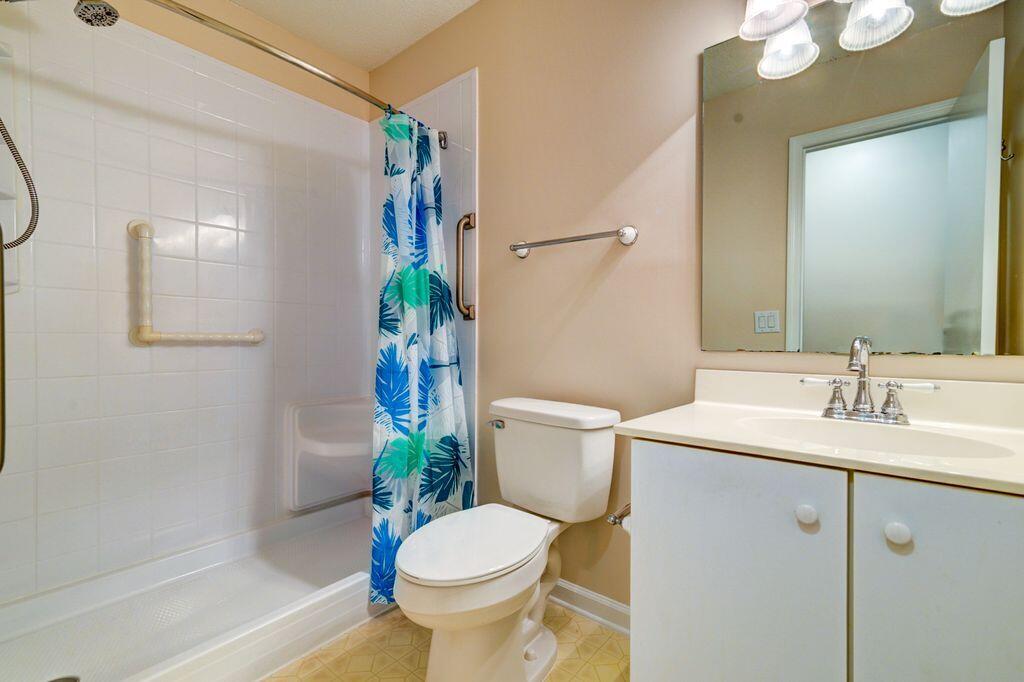 190 Droos Way Charleston, SC 29414 - Photo 17 of 31 17.Hall Bath