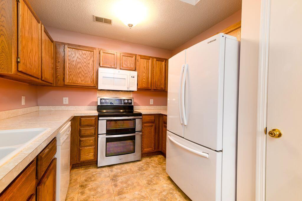 190 Droos Way Charleston, SC 29414 - Photo 6 of 31 6.Kitchen