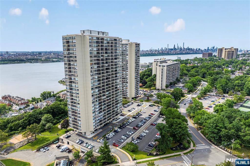 6 Horizon Road, Unit 602 Fort Lee, NJ 07024 - Photo 3 of 35