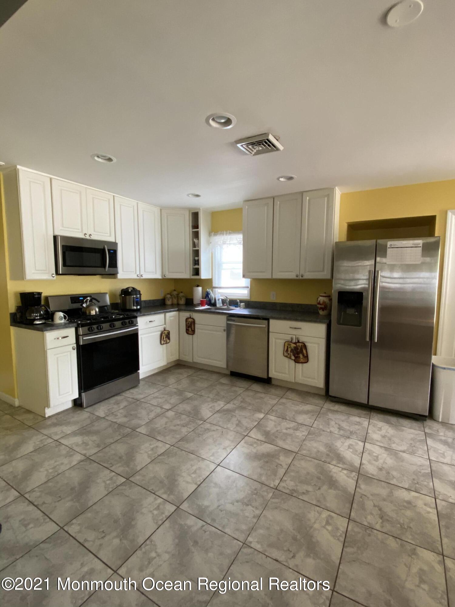 577 Martin Road Toms River, NJ 08753 - Photo 3 of 13 750F6CF0-186C-4870-BEE8-2791EAA63096