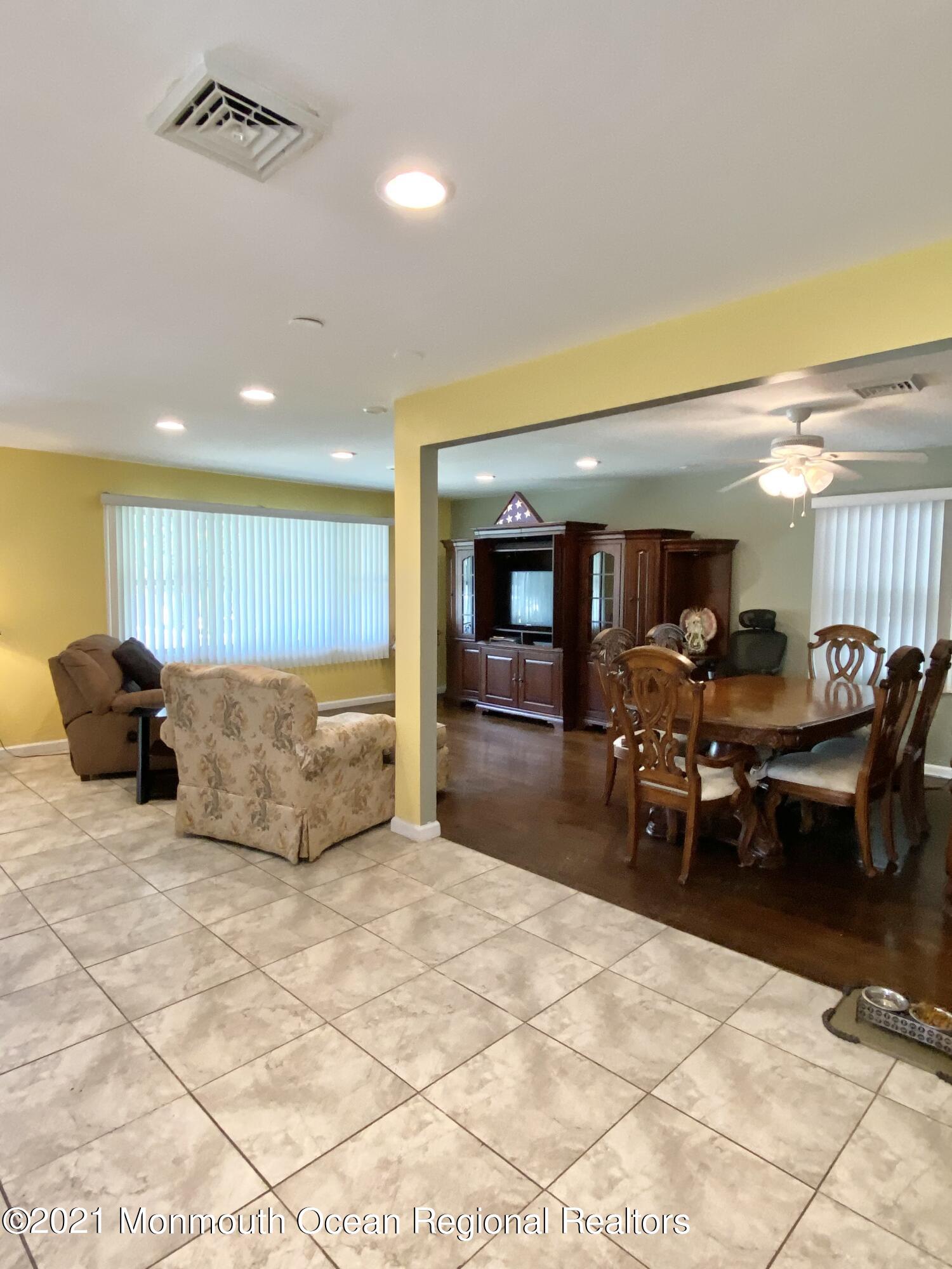577 Martin Road Toms River, NJ 08753 - Photo 4 of 13 0EBF7659-8856-4293-868A-4C16C4FC9F12