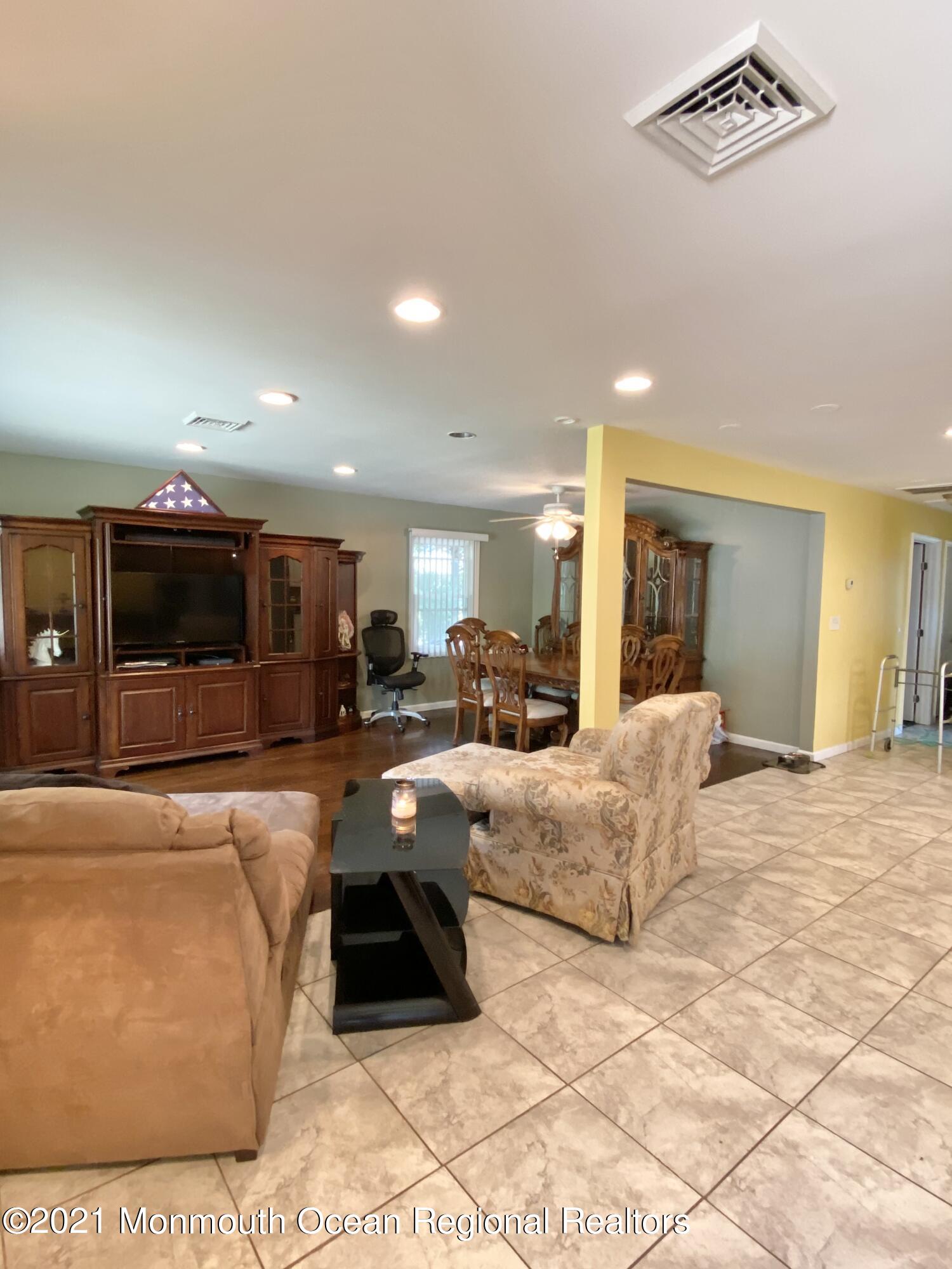 577 Martin Road Toms River, NJ 08753 - Photo 5 of 13 488EFC93-9A94-4967-84DB-F8AEB73C71AC