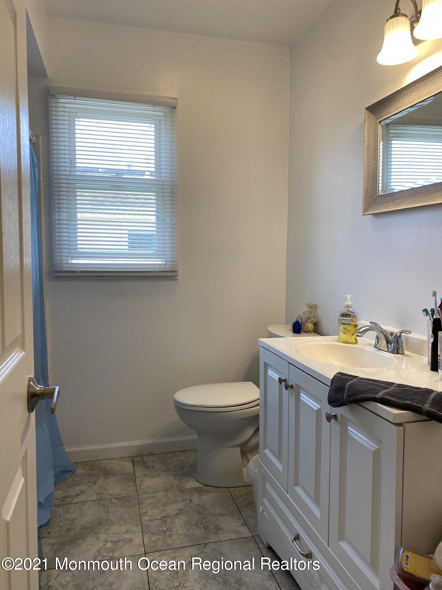 577 Martin Road Toms River, NJ 08753 - Photo 6 of 13 05C77022-167D-442E-9369-2500804CECBB