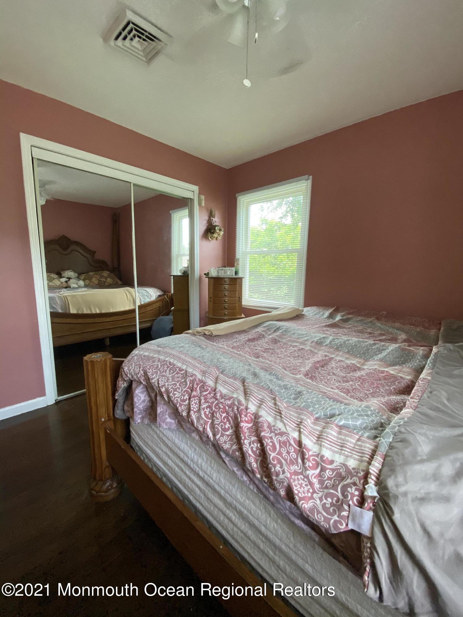 577 Martin Road Toms River, NJ 08753 - Photo 9 of 13 EA976420-3C90-4114-A612-C764EDAC5CC7