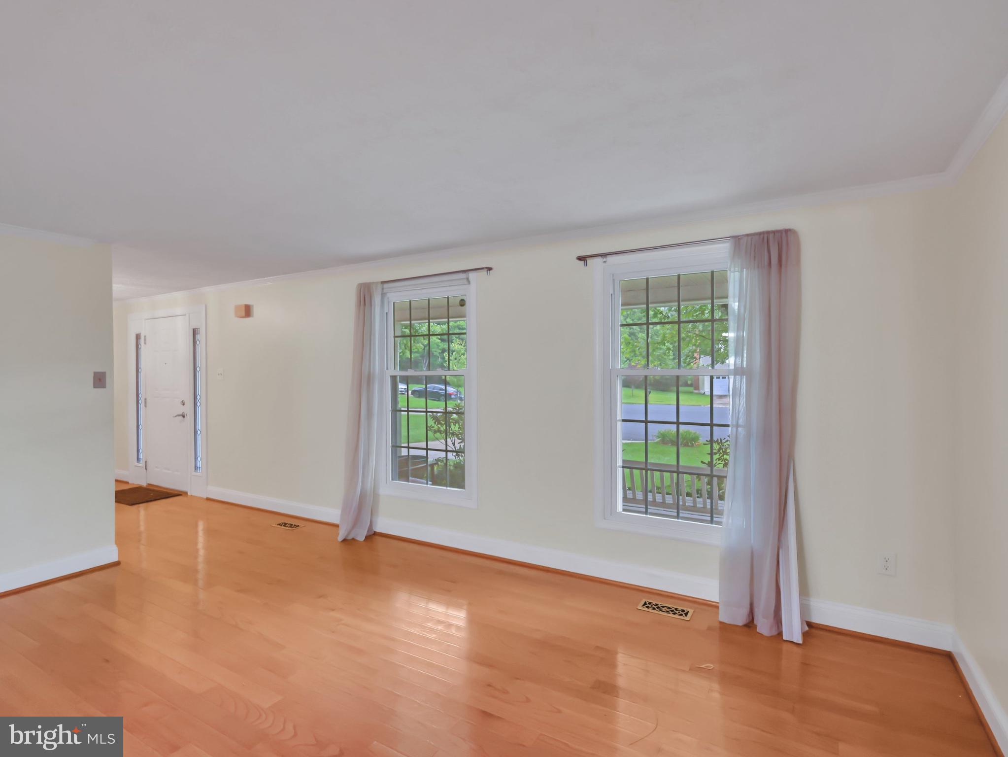 18 Windmill Court Silver Spring, MD 20905 - Photo 15 of 37 Bright and airy living space awaits.