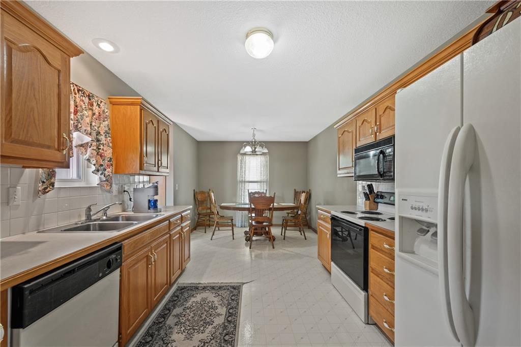 604 South Sunset Lane Raymore, MO 64083 - Photo 6 of 19