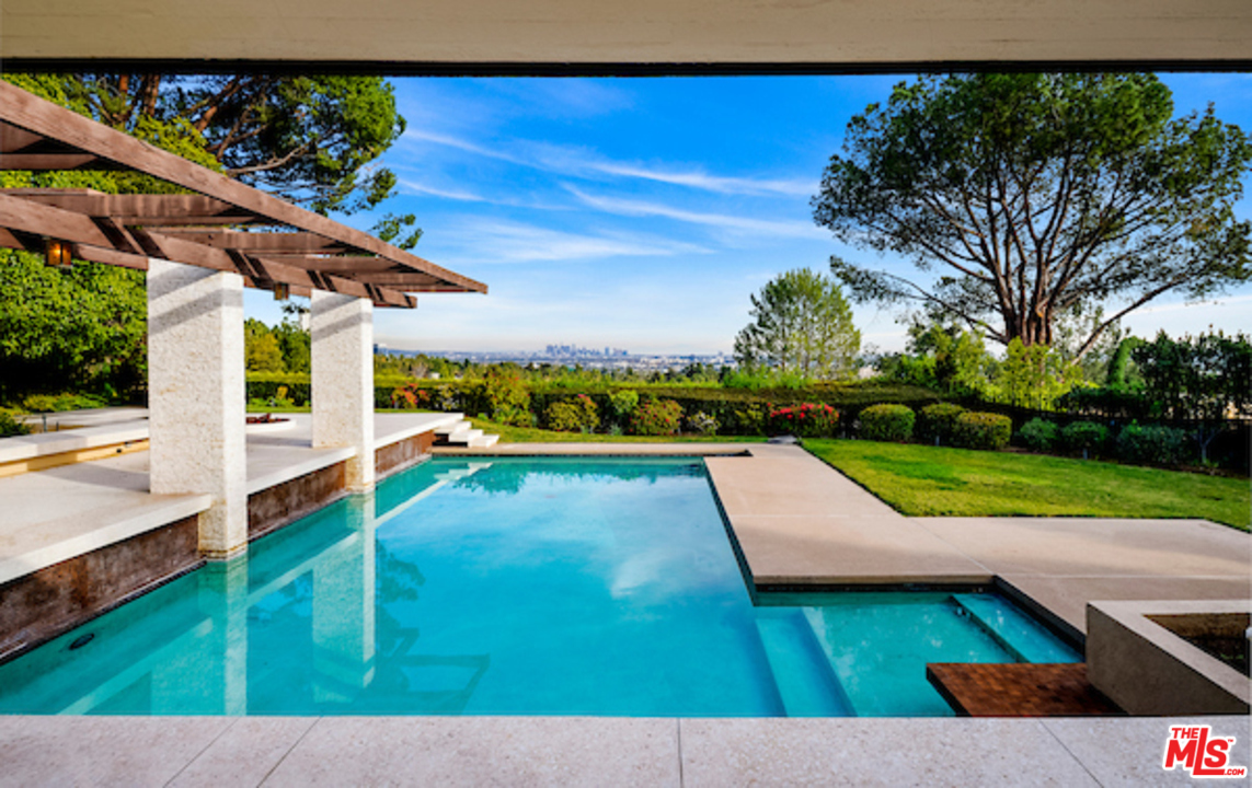 a view of an outdoor space