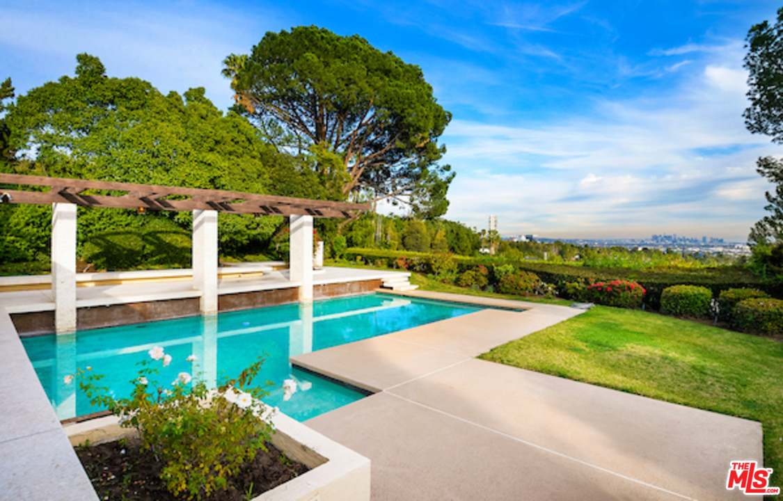 984 North Alpine Drive Beverly Hills, CA 90210 - Photo 6 of 8 a view of a garden with lawn chairs