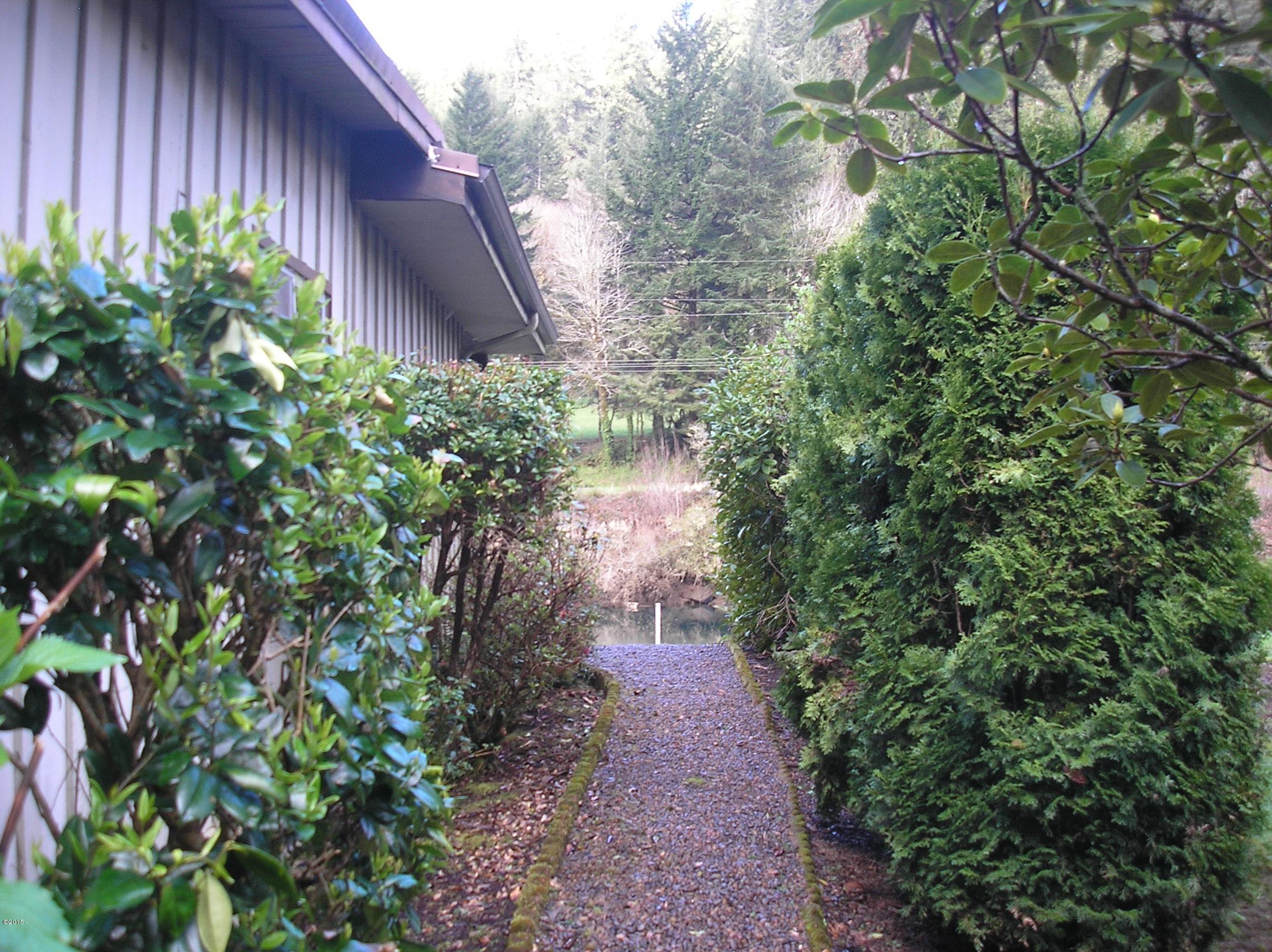 447 East Alder Spring Road Waldport, OR 97394 - Photo 10 of 18 side walkway and pin
