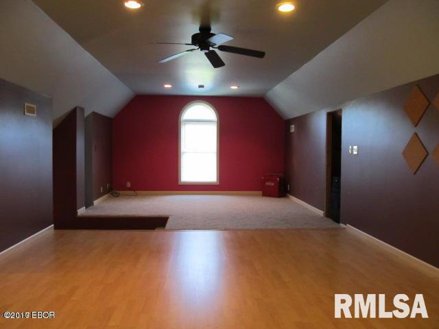 305 West 3rd Street Ina, IL 62846 - Photo 27 of 50