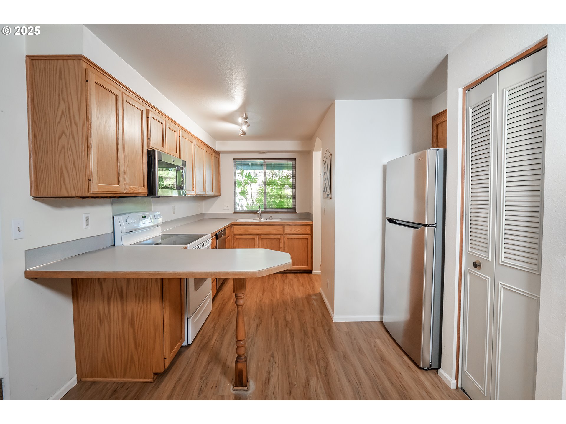 3080 Harlow Road Eugene, OR 97401 - Photo 7 of 32 Gallery Image 7
