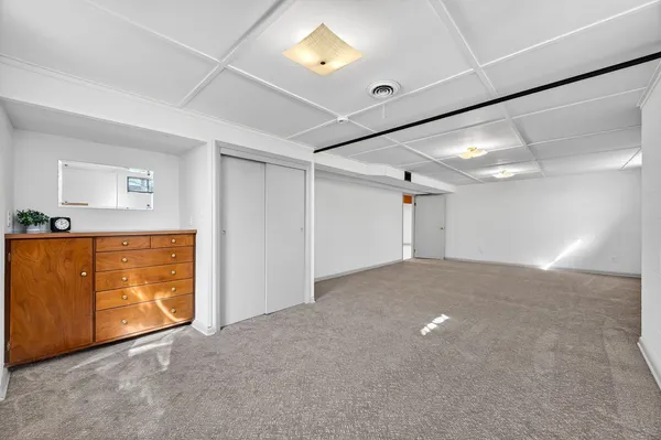 a view of utility room