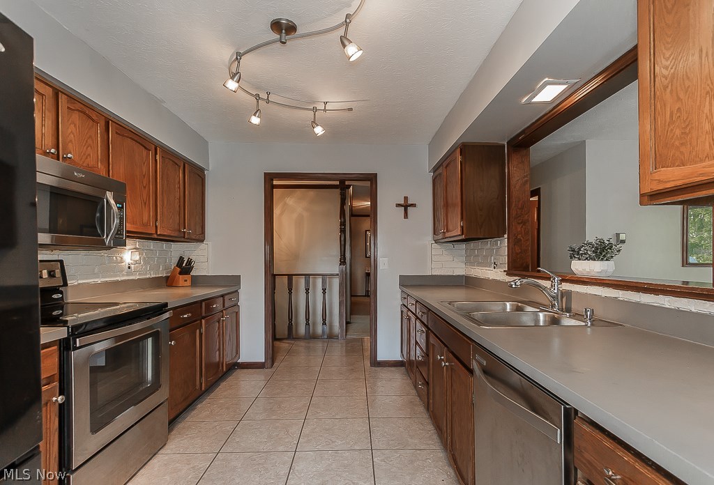 10189 Hoose Road Mentor, OH 44060 - Photo 6 of 34 Gallery Image 6