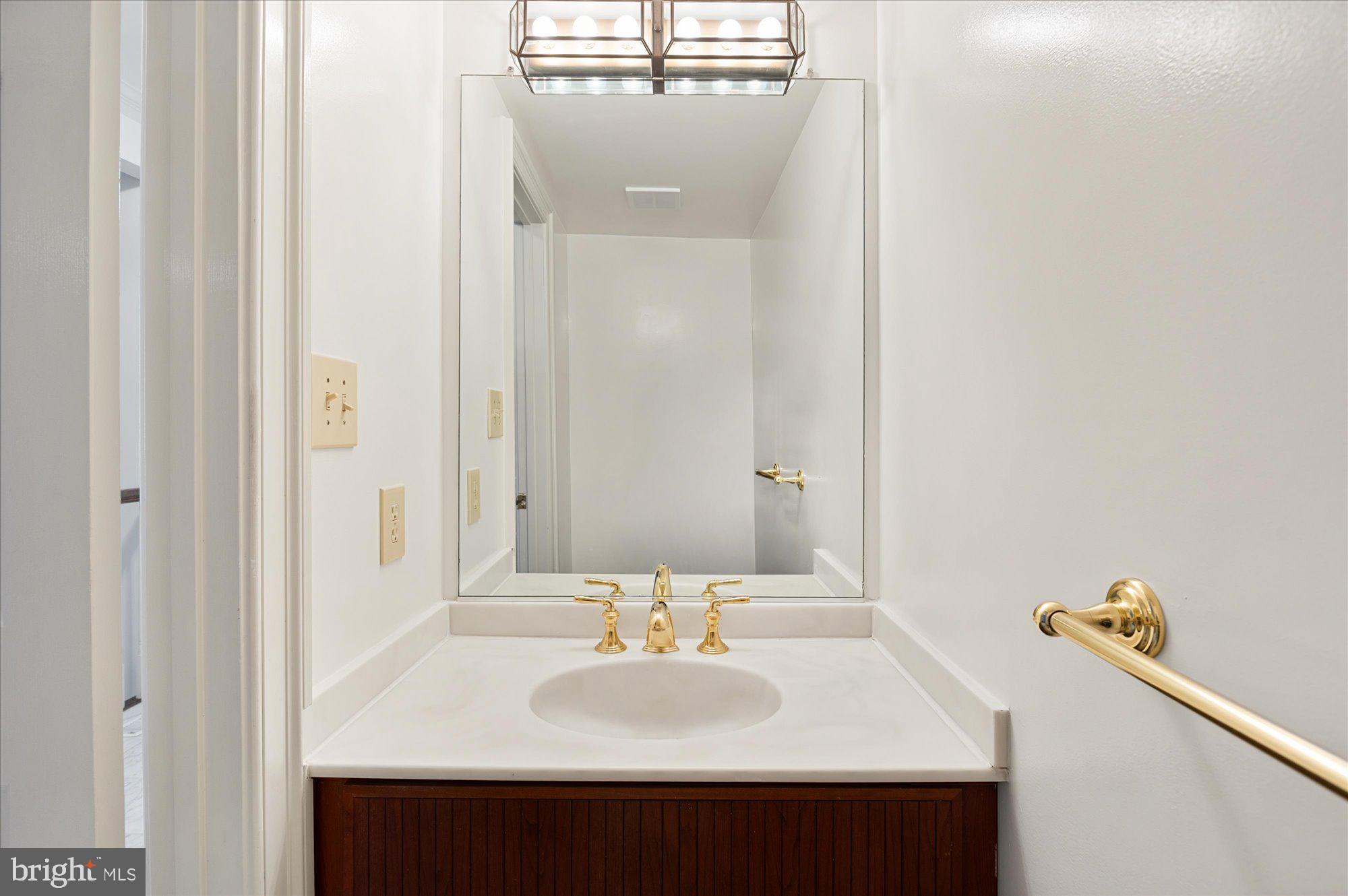 8319 Rising Ridge Way Bethesda, MD 20817 - Photo 21 of 44 Powder Room