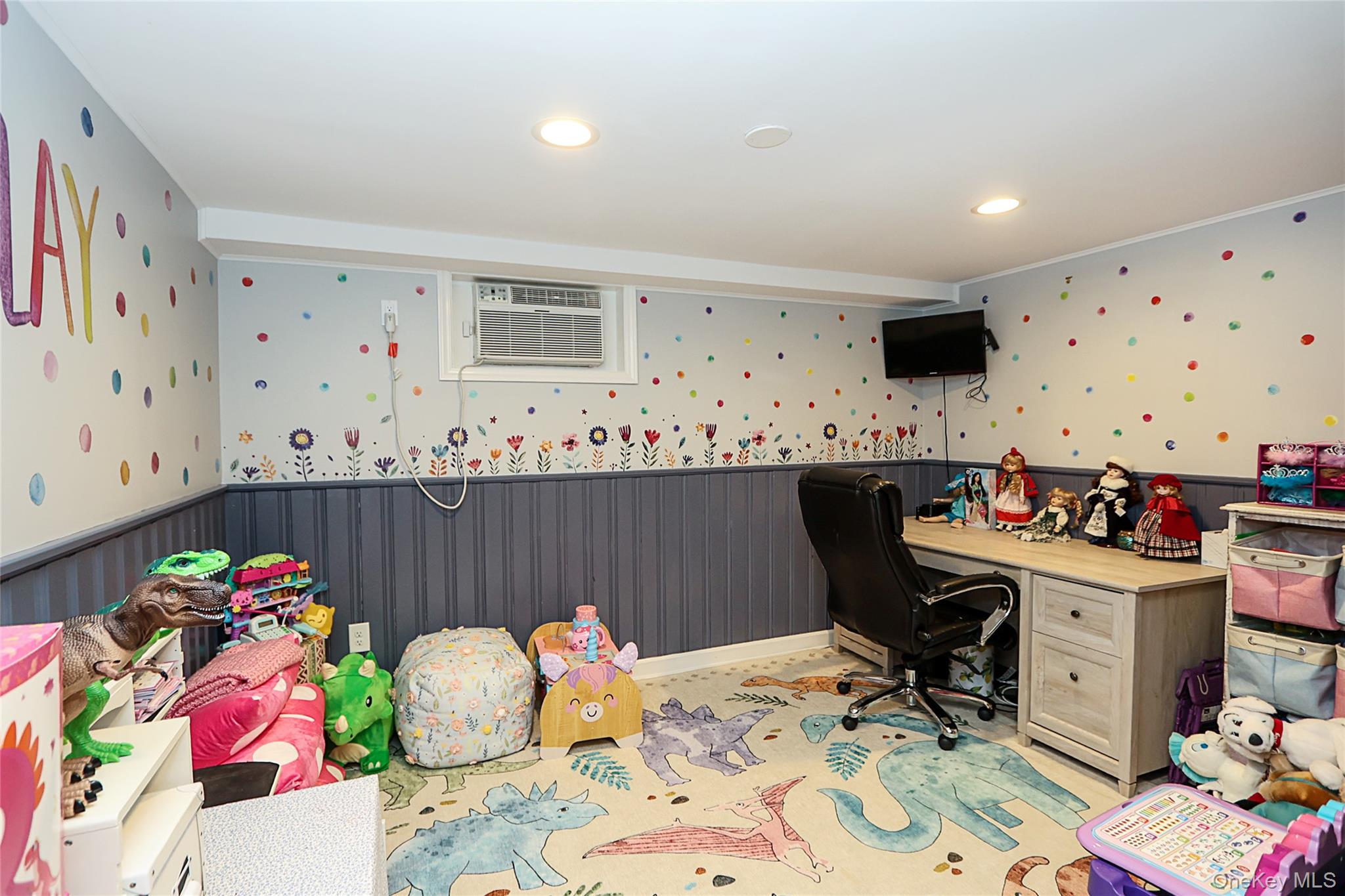 15 Hemlock Street Merrick, NY 11566 - Photo 35 of 47