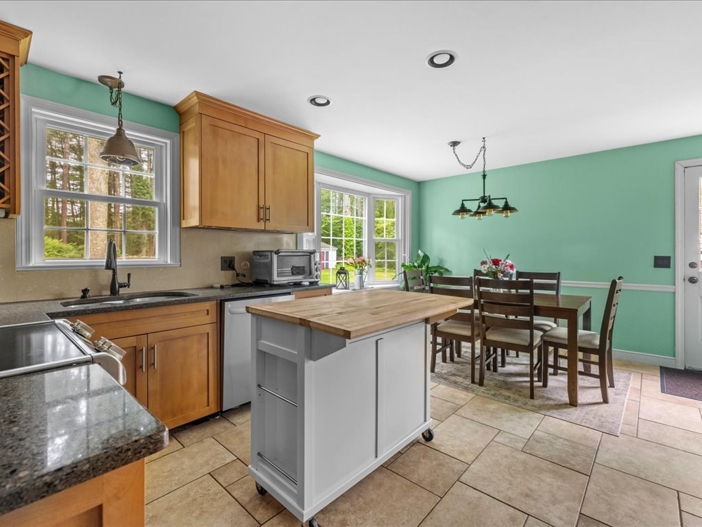262 West River Road Uxbridge, MA 01569 - Photo 15 of 42 Gallery Image 15
