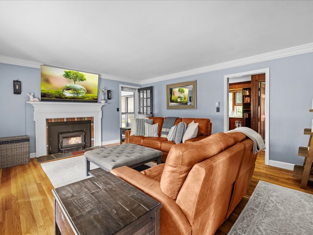 262 West River Road Uxbridge, MA 01569 - Photo 7 of 42 Gallery Image 7