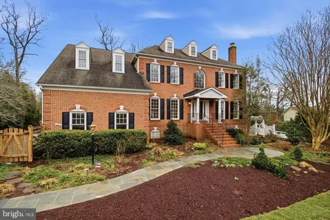 $1,890,000 | 1803 Brookstone Court, Vienna, VA 22182