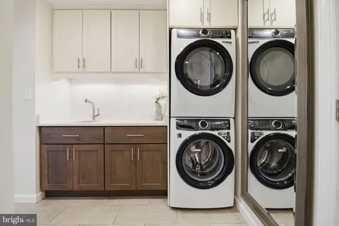 $1,890,000 | 1803 Brookstone Court, Vienna, VA 22182