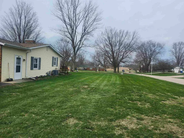 $210,000 | 307 East Sunset Drive, South Whitley, IN 46787