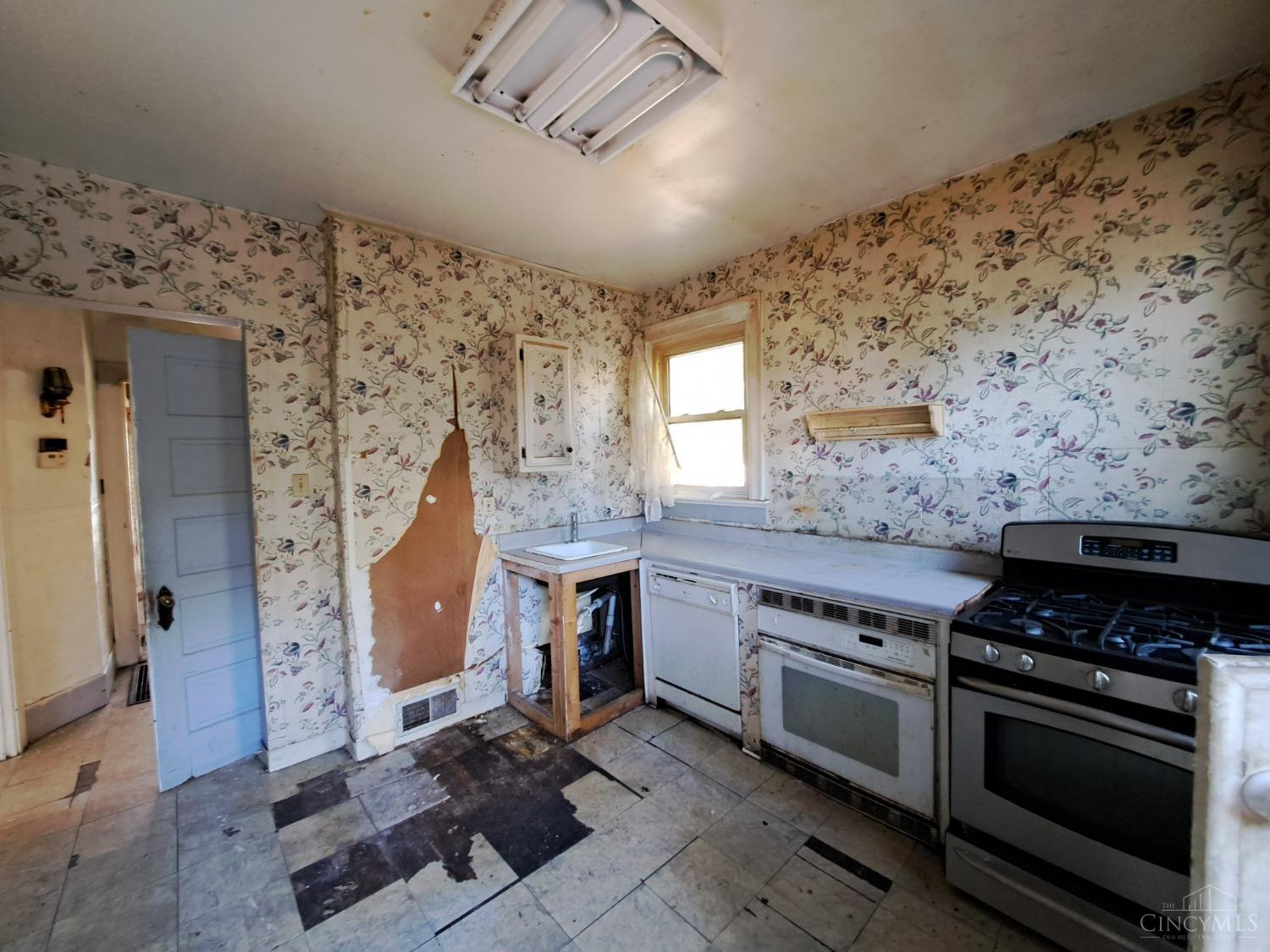 4840 Rapid Run Road Cincinnati, OH 45238 - Photo 10 of 42