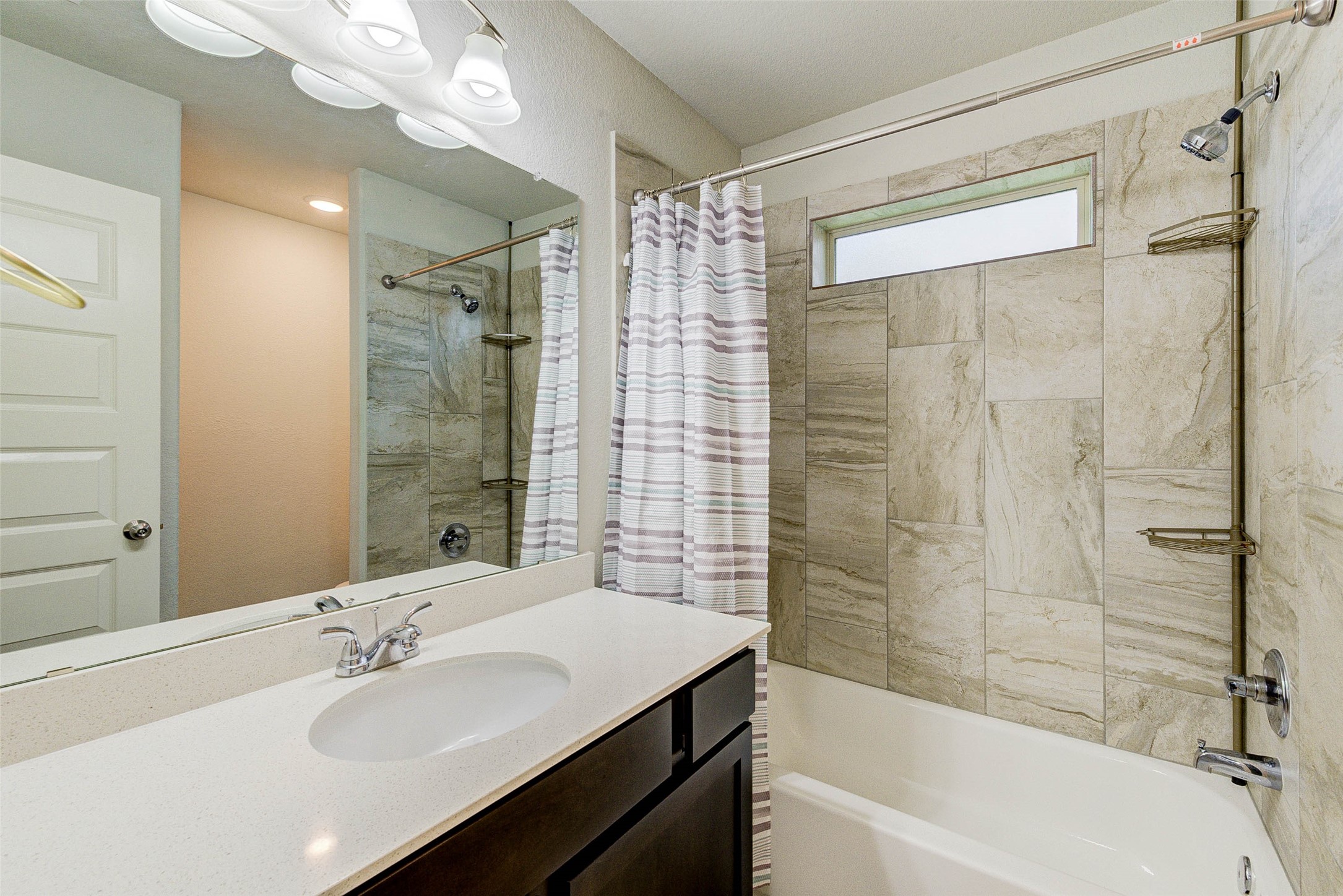 239 Murrieta Lane Rosharon, TX 77583 - Photo 7 of 27 Gallery Image 7
