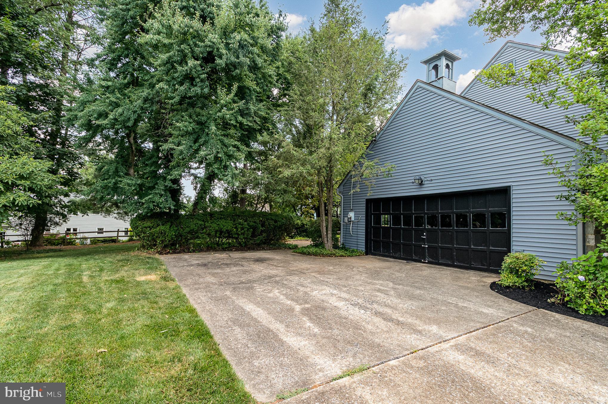 4482 Nantucket Road Harrisburg, PA 17112 - Photo 33 of 40 Side entry Garage